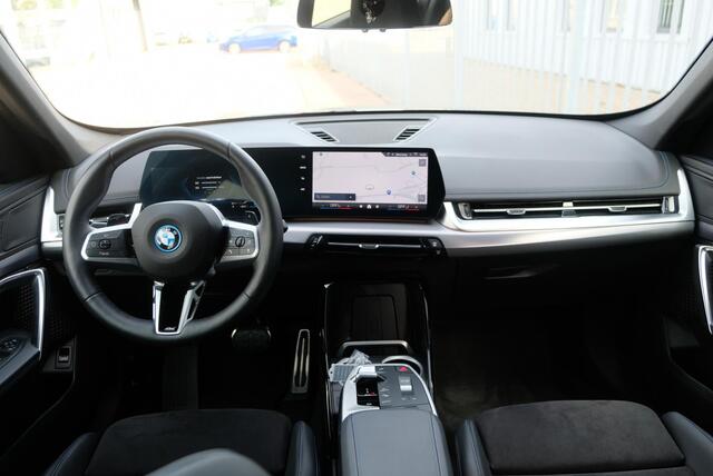 BMW X1 xDrive25e 245pk Aut. M Sport | Navi | Climate | Keyless | Camera | Alcatara | Elektrische Achterklep | Stoelverwarming | PDC