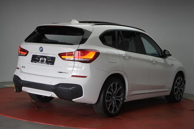 BMW X1 xDrive25e M-SPORT ** LED, NAVI+, PANORAMA, 19-inch LMV, TREKH, PRIVACY ** UNFALLFREI - Vol.Dealer Onderh.** ** INFORMEER OOK NAAR ONZE AANTREKKELIJKE FINANCIAL-LEASE TARIEVEN **