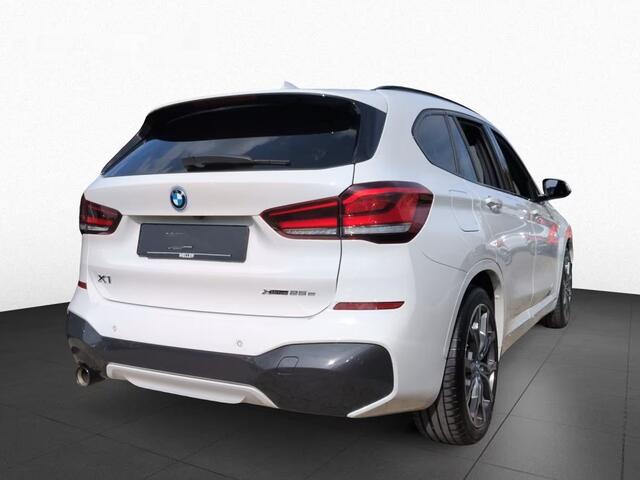 BMW X1 xDrive25e M-SPORT ** LED, NAVI+, PANORAMA, 19-inch LMV, SPIEGEL-PACK ** UNFALLFREI - Vol.Dealer Onderh.** ** INFORMEER OOK NAAR ONZE AANTREKKELIJKE FINANCIAL-LEASE TARIEVEN **