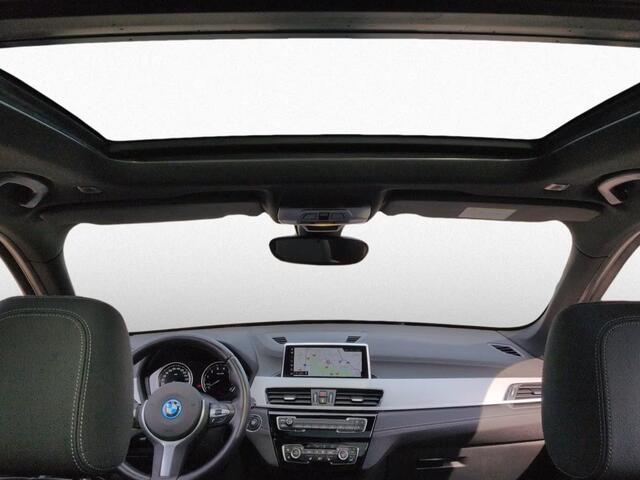 BMW X1 xDrive25e M-SPORT ** LED, NAVI+, PANORAMA, 19-inch LMV, SPIEGEL-PACK ** UNFALLFREI - Vol.Dealer Onderh.** ** INFORMEER OOK NAAR ONZE AANTREKKELIJKE FINANCIAL-LEASE TARIEVEN **