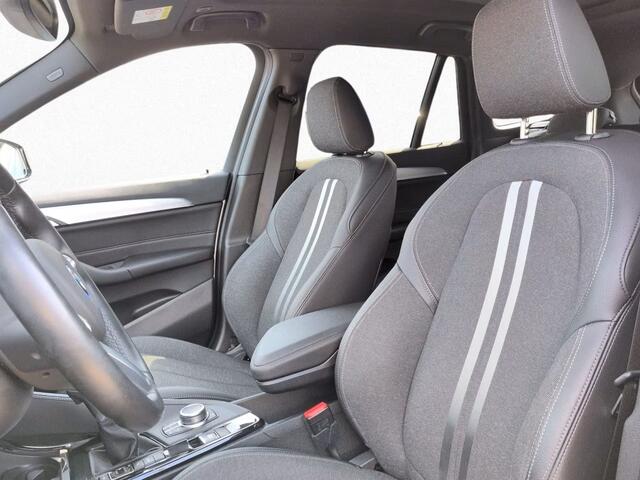 BMW X1 xDrive25e M-SPORT ** LED, NAVI+, PANORAMA, 19-inch LMV, SPIEGEL-PACK ** UNFALLFREI - Vol.Dealer Onderh.** ** INFORMEER OOK NAAR ONZE AANTREKKELIJKE FINANCIAL-LEASE TARIEVEN **