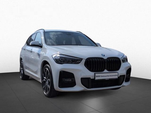 BMW X1 xDrive25e M-SPORT ** LED, NAVI+, PANORAMA, 19-inch LMV, SPIEGEL-PACK ** UNFALLFREI - Vol.Dealer Onderh.** ** INFORMEER OOK NAAR ONZE AANTREKKELIJKE FINANCIAL-LEASE TARIEVEN **