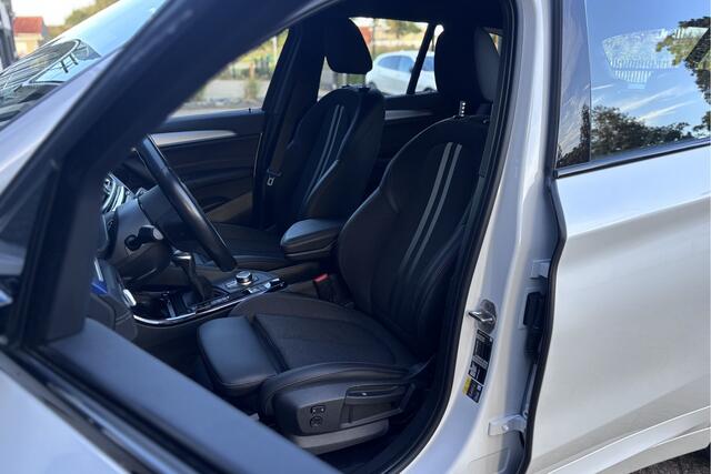 BMW X1 xDrive25e M-Sport | Sportstoelen | Stoelverwarming | Camera | Apple Carplay