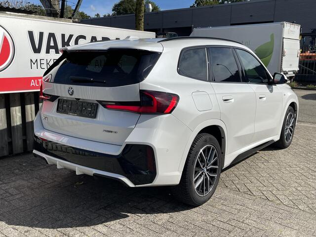 BMW X1 sDrive18i M Sport Shadow Line 18"/Sportstoelen/Adaptieve cruise/Keyless/Stoelverwarming/Camera/Elektrisch klep
