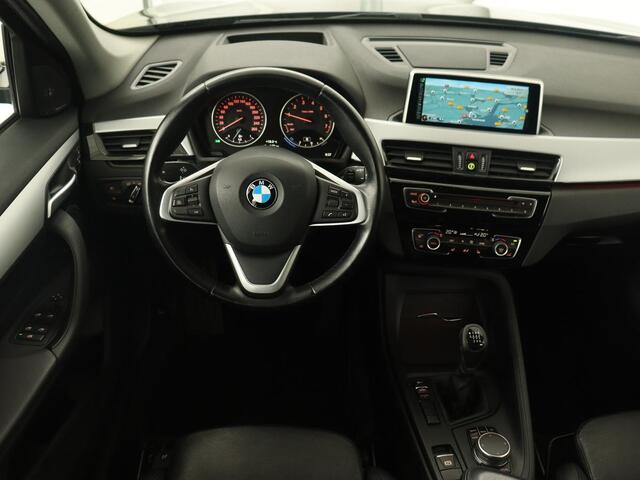 BMW X1 sDrive18i High Executive | Leder | Trekhaak | Harman/Kardon | Stoelverwarming | Head-Up | Full LED | Navigatie | Parkeerhulp | Climate control | Bluetooth