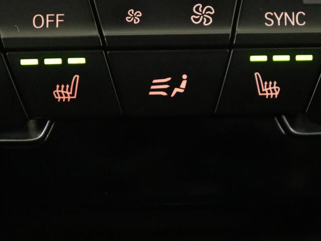 BMW X1 sDrive18i High Executive | Leder | Trekhaak | Harman/Kardon | Stoelverwarming | Head-Up | Full LED | Navigatie | Parkeerhulp | Climate control | Bluetooth