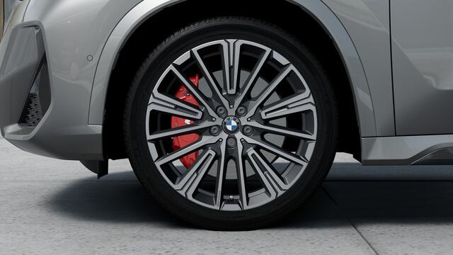 BMW X1 xDrive23i High Executive M Sport Automaat / Panoramadak / Trekhaak / Sportstoelen / M Adaptief onderstel / Head-Up / Adaptieve LED / Parking Assistant Plus