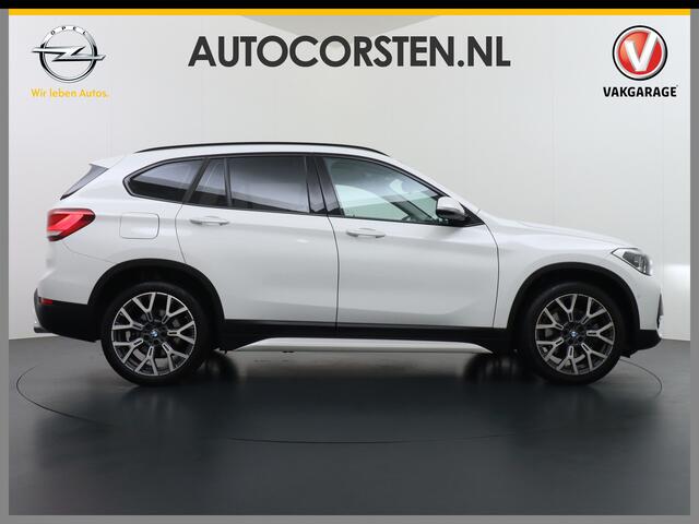 BMW X1 sDrive20i Automaat Leder Panoramadak Trekhaak Navi-Pro Ecc Cruise Control High Executive Sport Line Keyless Pdc Stoelverwarming Led Elek.Achterklep Privacy Glas Mooie complete auto!