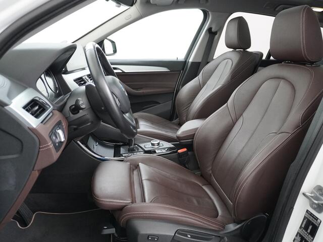 BMW X1 sDrive20i Automaat Leder Panoramadak Trekhaak Navi-Pro Ecc Cruise Control High Executive Sport Line Keyless Pdc Stoelverwarming Led Elek.Achterklep Privacy Glas Mooie complete auto!