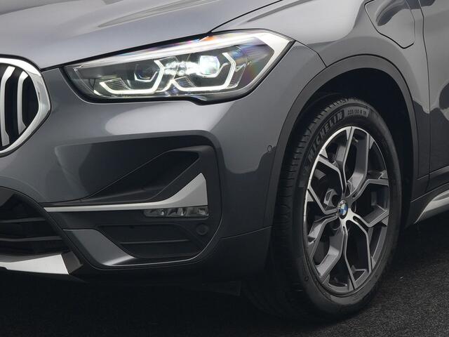 BMW X1 xDrive25e xLine Plug In Hybrid 222pk Dealer O.H PHEV | Panodak | Sfeerverlichting | Lederen Sportstoelen Verwarmd | Cruise Control | Camera | Navigatie | LED | DAB |