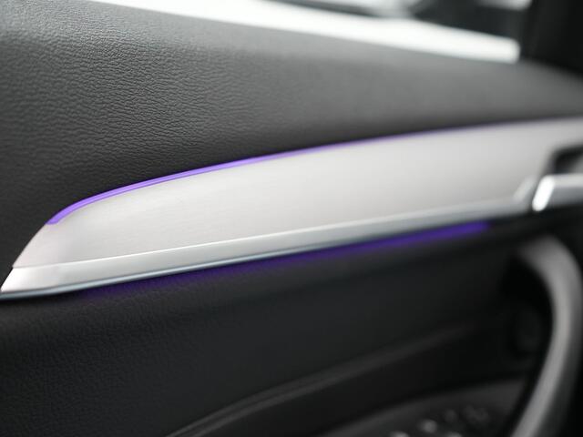 BMW X1 xDrive25e xLine Plug In Hybrid 222pk Dealer O.H PHEV | Panodak | Sfeerverlichting | Lederen Sportstoelen Verwarmd | Cruise Control | Camera | Navigatie | LED | DAB |