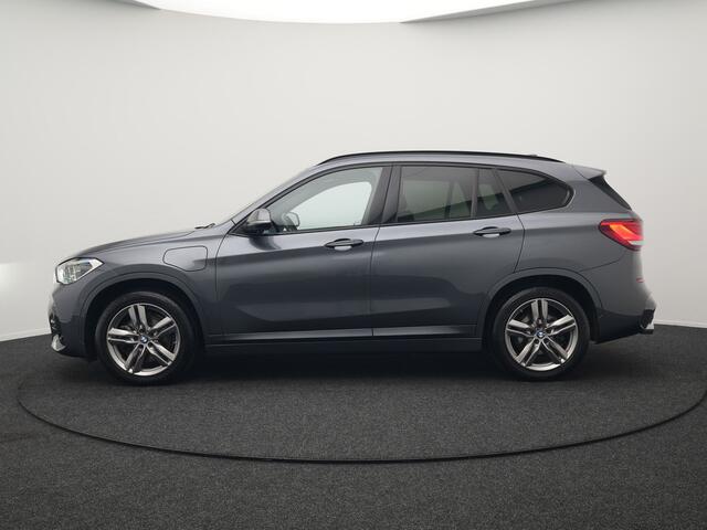 BMW X1 xDrive25e M Sport Plug In Hybrid 221pk PHEV | Trekhaak | Lederen Sportstoelen Verwarmd | Cruise Control | Camera | Sfeerverlichting | Navigatie | DAB |