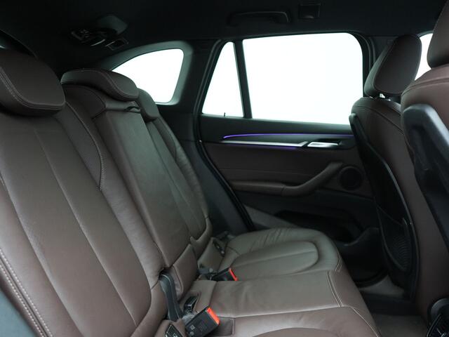 BMW X1 xDrive25e M Sport Plug In Hybrid 221pk PHEV | Trekhaak | Lederen Sportstoelen Verwarmd | Cruise Control | Camera | Sfeerverlichting | Navigatie | DAB |