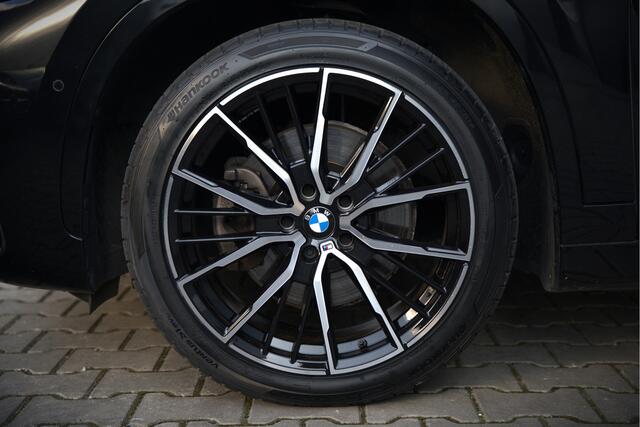 BMW X1 xDrive25e Business Edition Plus M Sport | Panoramadak | Leer | Head-Up Display | Camera | Shadowline | Keyless | Cruise Control | Navigatie Prof. | Stoelverwarming | Elek. Achterklep | Ambiance Verlichting