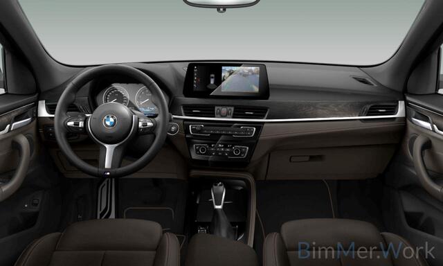 BMW X1 xDrive25e Business Edition Plus M Sport | Panoramadak | Leer | Head-Up Display | Camera | Shadowline | Keyless | Cruise Control | Navigatie Prof. | Stoelverwarming | Elek. Achterklep | Ambiance Verlichting