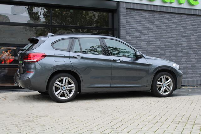 BMW X1 xDrive25e High Executive M-SPORT | BTW | PANO | ACC | CAMERA | KEYLESS | HUD | STOELVERWARMING |