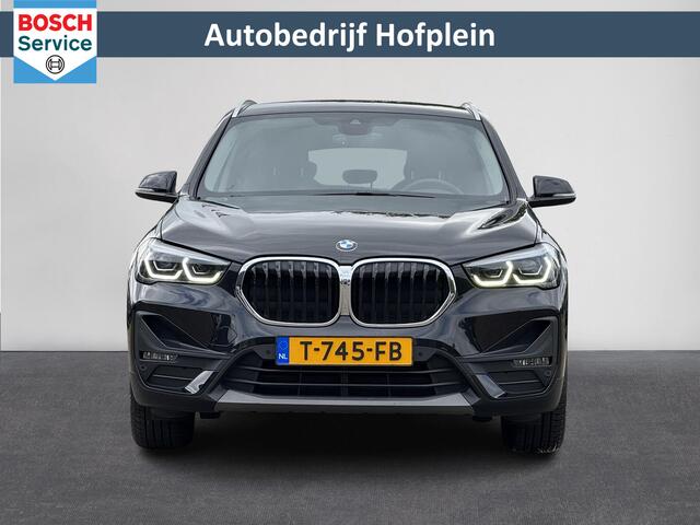 BMW X1 sDrive18iA High Executive | Automaat | Cruise Control | Camera | Navigatie | Stoelverwarming | LM-Velgen | Climate Control | Elektrisch bedienbare Achterklep | Parkeer Sensoren voor en achter | LED Verlichting