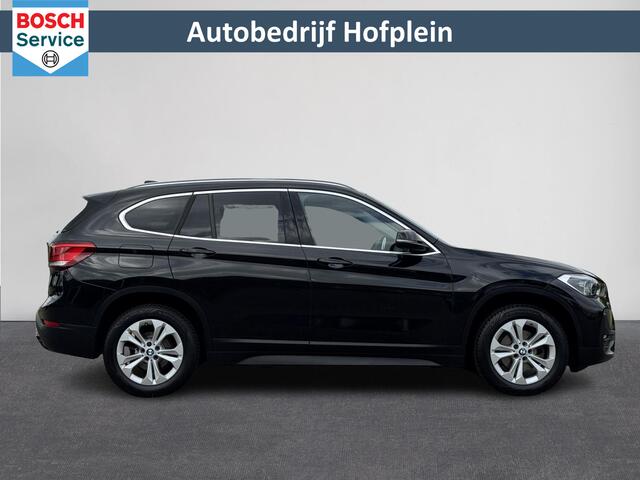 BMW X1 sDrive18iA High Executive | Automaat | Cruise Control | Camera | Navigatie | Stoelverwarming | LM-Velgen | Climate Control | Elektrisch bedienbare Achterklep | Parkeer Sensoren voor en achter | LED Verlichting
