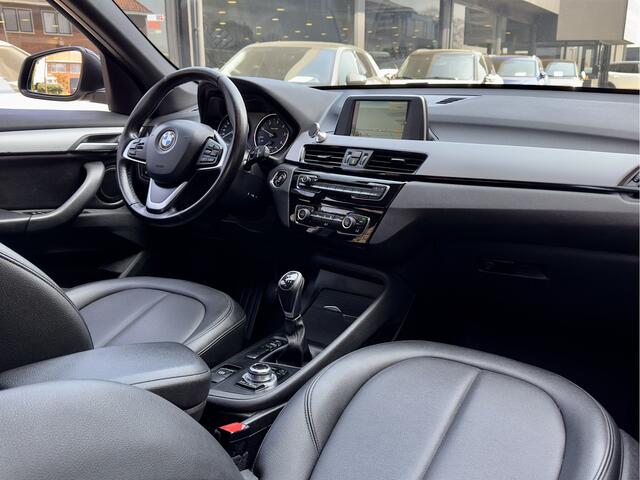 BMW X1 sDrive16d CORPORATE ESSENTIAL LEDER NAVI AIRCO PARK-ASSIST 19 INCH-M.VELGEN LED PDC