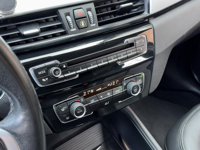 BMW X1 sDrive16d CORPORATE ESSENTIAL LEDER NAVI AIRCO PARK-ASSIST 19 INCH-M.VELGEN LED PDC