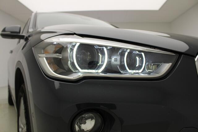 BMW X1 sDrive20i xLine | Panorama | 18" M-Sport | High Executive | Head-Up | Camera