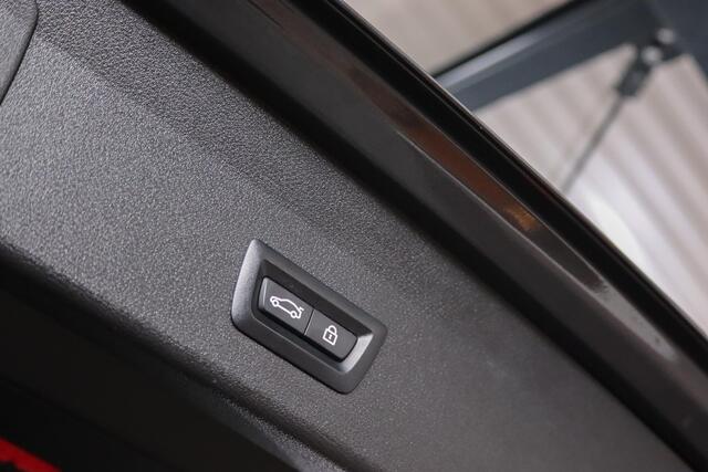 BMW X1 sDrive20i High Executive, M-sport, Panoramadak, HUD, Camera, H&K, Memory, Keyless
