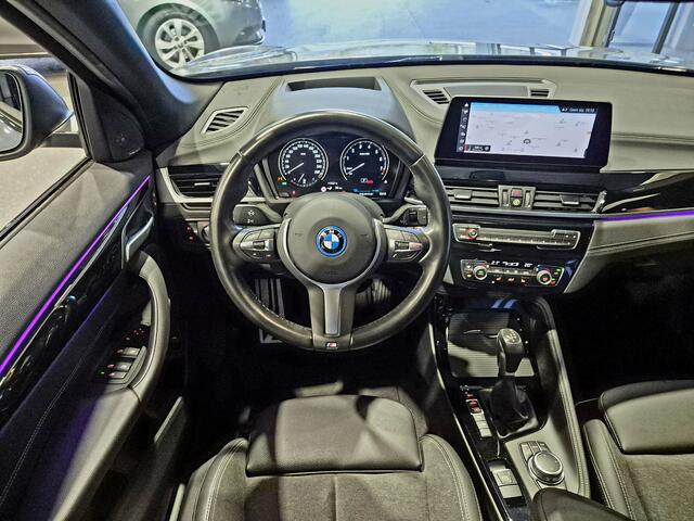 BMW X1 xDrive25e High Executive M-Sport | Camera | Harman Kardon | 19" | HUD | Stormbay Metallic