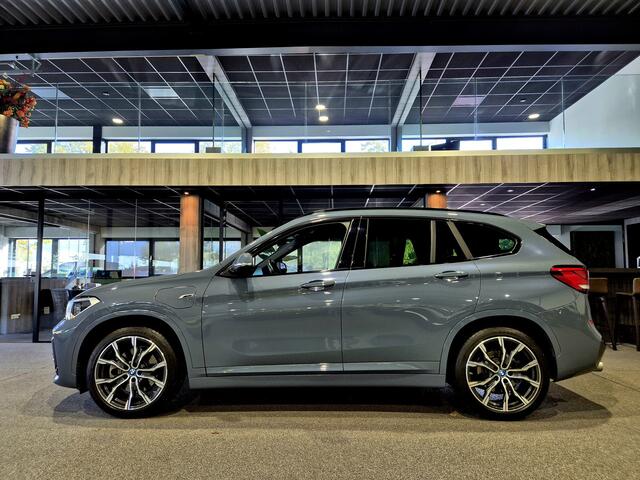 BMW X1 xDrive25e High Executive M-Sport | Camera | Harman Kardon | 19" | HUD | Stormbay Metallic