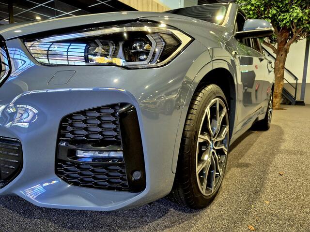 BMW X1 xDrive25e High Executive M-Sport | Camera | Harman Kardon | 19" | HUD | Stormbay Metallic