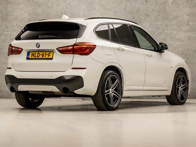 BMW X1 xDrive25i M Sport Executive 225Pk Automaat (GROOT NAVI, M PAKKET, HEAD-UP DISPLAY, HARMAN/KARDON, VIRTUAL COCKPIT, ALCANTARA SPORTSTOELEN, STOELVERWARMING, GETINT GLAS, ELEK ACHTERKLEP, NIEUWSTAAT)