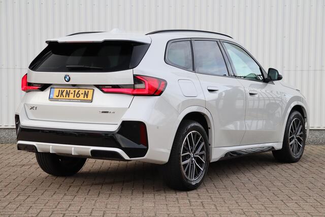 BMW X1 sDrive18i M-sport Automaat | Sportstoelen | Camera | Stoelverwarming | Carplay | Elek. Klep