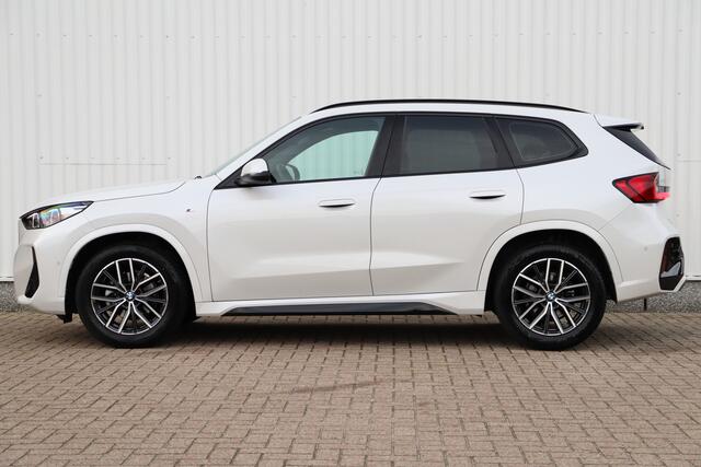 BMW X1 sDrive18i M-sport Automaat | Sportstoelen | Camera | Stoelverwarming | Carplay | Elek. Klep