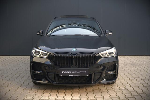 BMW X1 xDrive25e eDrive Edition M Sport | Panoramadak | Leer | Head-Up Display | Camera | Shadowline | Keyless | Cruise Control | Navigatie Prof. | Stoelverwarming | Elek. Achterklep | Ambiance Verlichting