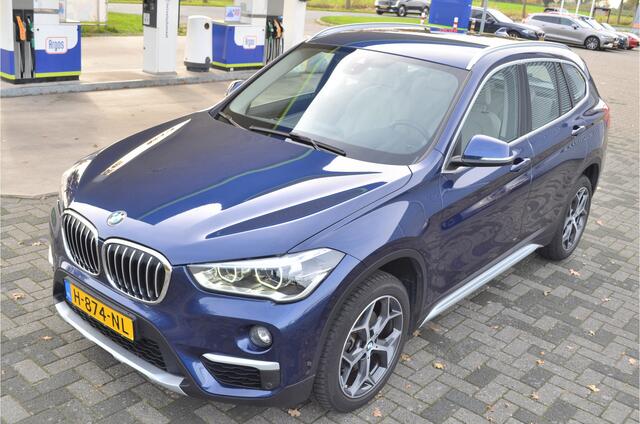 BMW X1 sDrive18i High Executive Achteruitrij camera Head up Display Elek.Verst. Stoelen. Leer Stoelverw. Trekgewicht 1700kg