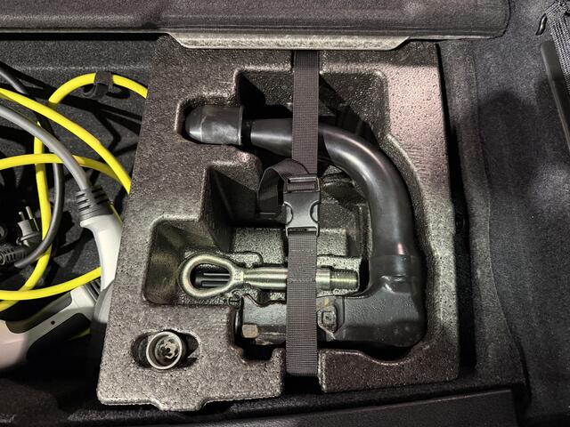 BMW X1 xDrive25e High Executive Sportline | Black edition | Panorama | Trekhaak | Camera HUD | Carplay