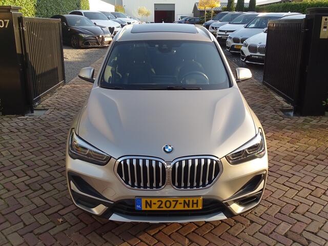 BMW X1 sDrive20i X-Line | Zwarte hemel | Pano | M-Sport stuur | Camera | Leer | Gr.NAV | Stoelverw.