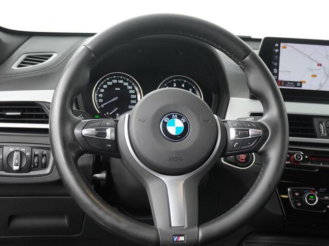 BMW X1 sDrive20i VDL Nedcar Edition | Trekhaak | Stoelverwarming | Head-up Display | Achteruitrijcamera