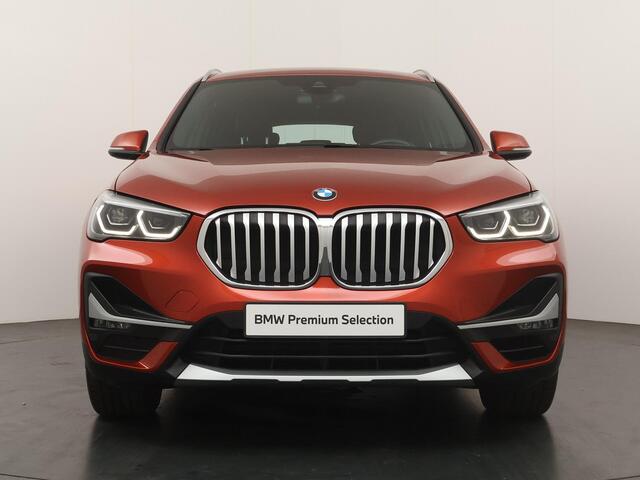 BMW X1 sDrive20i VDL Nedcar Edition | Trekhaak | Stoelverwarming | Head-up Display | Achteruitrijcamera