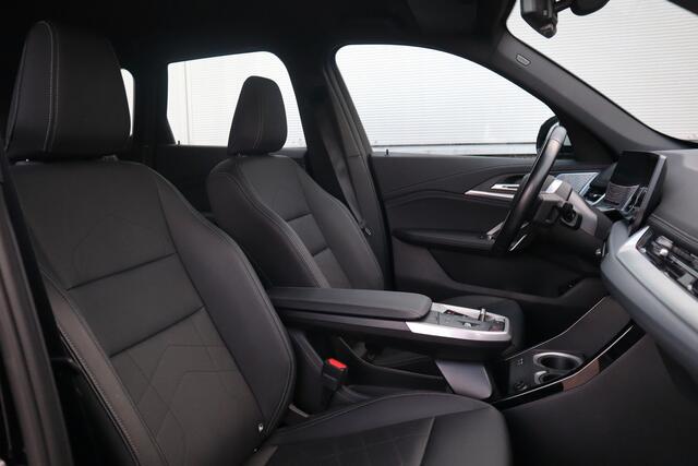 BMW X1 sDrive18i X-Line / Trekhaak / Adaptieve Cruise / 19inch / Camera /