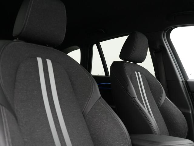 BMW X1 xDrive25e Sportline Plug In Hybrid 221pk Dealer O.H. PHEV | Trekhaak | Camera | Sfeerverlichting | Keyless | Sportstoelen Verwarmd | LED Koplampen | Cruise Control | Navigatie | DAB |