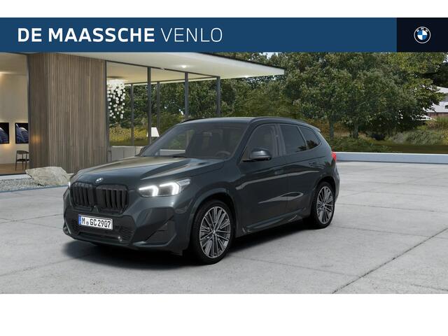 BMW X1 xDrive25e M Sport Automaat / Panoramadak / Trekhaak / Sportstoelen / Adaptieve LED / M Adaptief onderstel / Head-Up / Parking Assistant Plus