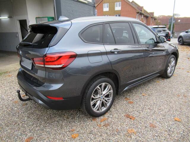 BMW X1 sDrive18i SPORTLINE ** LED, NAVI+, HALF-LEDER, TREKH, PRIVACY, ELECTR. A-KLEP ** 1e EIG - UNFALLFREI - 47 dkm (!) ** ** INFORMEER OOK NAAR ONZE AANTREKKELIJKE FINANCIAL-LEASE TARIEVEN **
