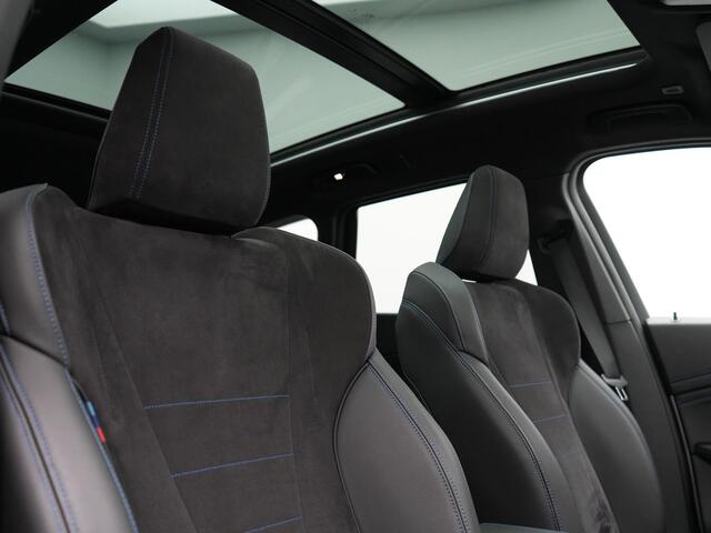 BMW X1 xDrive30e Plug In Hybrid 326pk Dealer O.H. PHEV | Panodak | Head Up | 360 Camera | Alcantara Sportstoelen Massage & Memory | Harman & Kardon | Stoelen & Stuur Verwarmd | Apple Carplay | 20"L.M | Blis | Keyless | Sfeerverlichting |