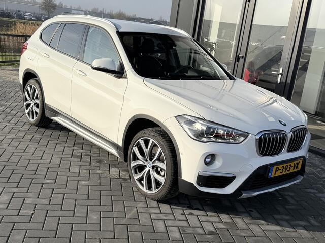 BMW X1 xDrive20i Centennial High Executive Verw. Sportstoelen | PDC | LED | Super netjes!