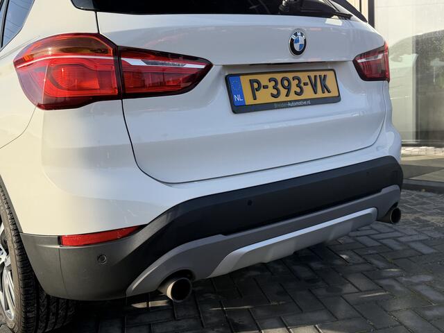 BMW X1 xDrive20i Centennial High Executive Verw. Sportstoelen | PDC | LED | Super netjes!