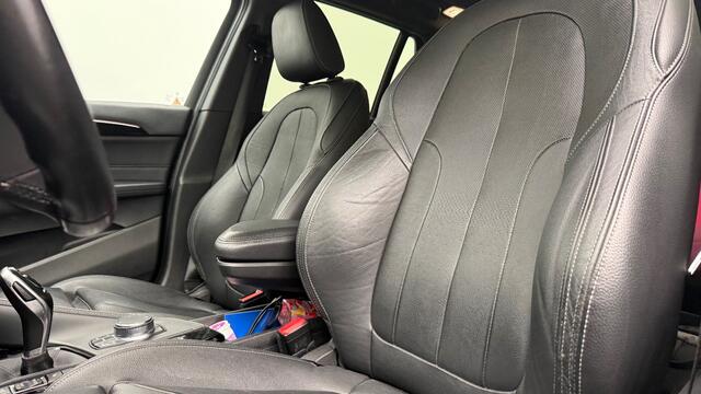 BMW X1 sDrive18i High Executive X Line | Panoramadak | Harman Kardon | Parkeersensoren | Head-Up Display | Leer | Stoelverwarming | Navigatie | Camera | Automaat | Digitale Tellers | Keyless | LED | Cruise Control |