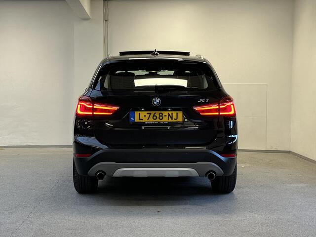 BMW X1 xDrive20i High Executive | LEDER | CAMERA | PANO | NAVI |