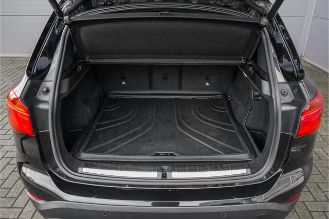 BMW X1 sDrive20i High Executive Sportline Camera Leder 18"