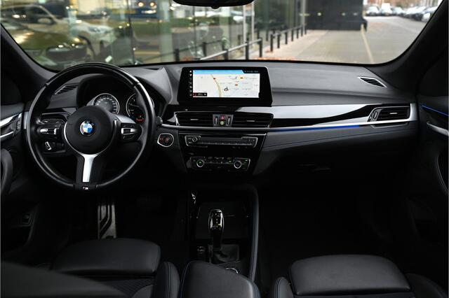 BMW X1 sDrive18i Executive M Sport Automaat / Sportstoelen / Adaptieve LED / Head-Up / M Sportonderstel