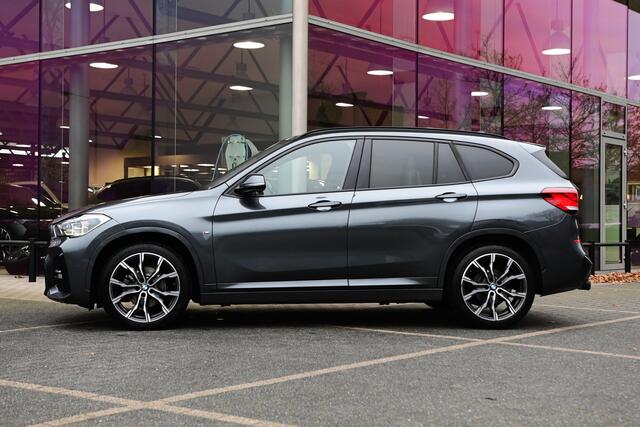 BMW X1 sDrive18i Executive M Sport Automaat / Sportstoelen / Adaptieve LED / Head-Up / M Sportonderstel